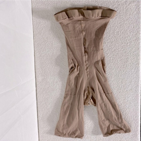 Spanx Higher Power Nude Beige High Waist Mod Thigh Sculpting Shorts Shapewear M - Picture 1 of 11
